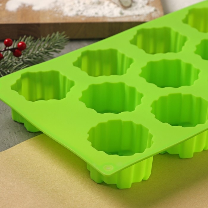 Форма для выпечки новогодняя Доляна &laquo;Снежинка&raquo;, силикон, 30&times;17,5 см, 11 ячеек, цвет салатовый