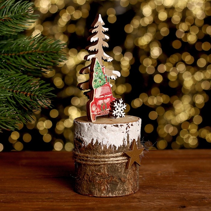 Новогодний декор «Новогоднее авто на пеньке» 7 × 7 × 17 см Новогодний декор «Новогоднее авто на пеньке» 7 × 7 × 17 см