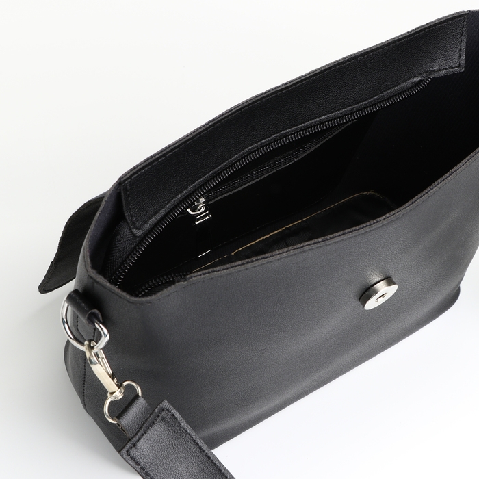 Сумка-мессенджер на клапане, цвет чёрный