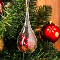 Новогодняя подвеска с природным декором «Капля с шишками» Новогодняя подвеска с природным декором «Капля с шишками»