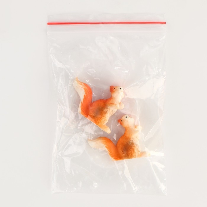 Миниатюра кукольная &laquo;Хитрая белочка&raquo;, набор 2 шт., размер 1 шт. &mdash; 5 &times; 4 см