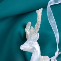 Украшение ёлочное "Олень величие блеск" 9х12,5 см, белый