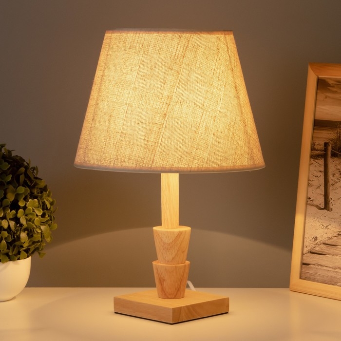 Настольная лампа Настольная лампа "Ульн" E27 40Вт светлое дерево 19,5х19,5х38 см RISALUX