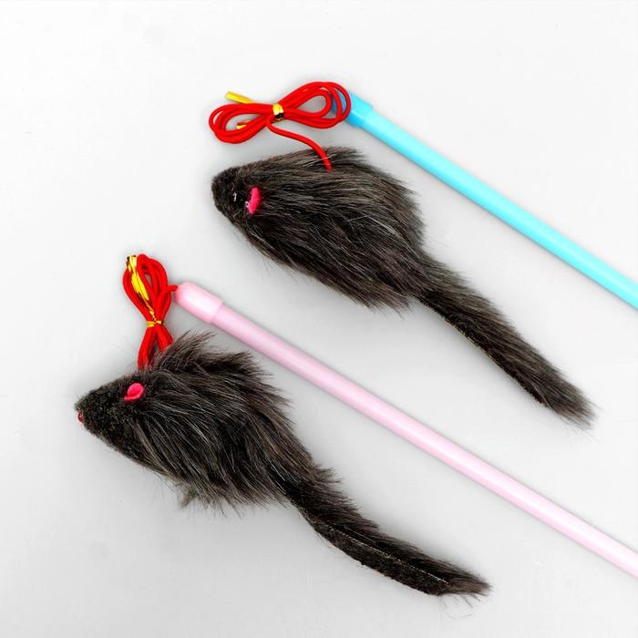 Дразнилка-удочка с серой мышью, палочка микс цветов Дразнилка-удочка с серой мышью, палочка микс цветов