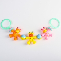 Растяжка на коляску/кроватку &laquo;Жирафики&raquo;, 3 игрушки с погремушками, цвет МИКС, Крошка Я