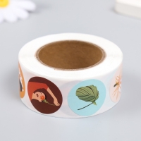 Наклейка бумага "Девушки с цветами" d=2,5 см 500 шт в рулоне 3х6,5х6,5 см