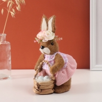 Декор "Заюшка в розовом платьице с корзинкой с яичками" 14х22х10 см Декор "Заюшка в розовом платьице с корзинкой с яичками" 14х22х10 см