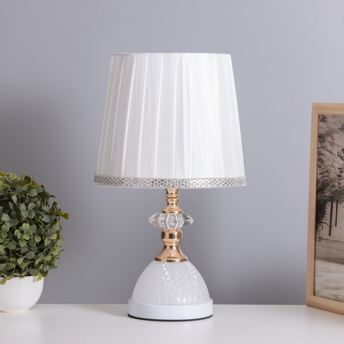 Лампа настольная Лампа настольная "Ким" 1х40Вт Е27 1х5Вт LED белый/золото 23х23х40см