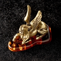 Сувенир "Конь Пегас", латунь, янтарь Сувенир "Конь Пегас", латунь, янтарь