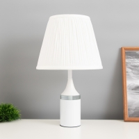 Лампа настольная "Жаннет" 1х40Вт Е27+LED подсветка белый 24х24х41,5см Лампа настольная "Жаннет" 1х40Вт Е27+LED подсветка белый 24х24х41,5см