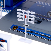 Парковка &laquo;Полицейский участок&raquo;, с 2 металлическими машинами