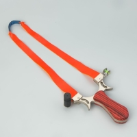 Рогатка деревянной ручкой, с лазерным целеуказателем Рогатка деревянной ручкой, с лазерным целеуказателем