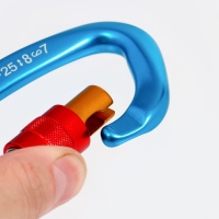 Карабин с муфтой, 10х6 см, 25 KN, голубой Карабин с муфтой, 10х6 см, 25 KN, голубой