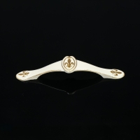 Ручка-скоба LIGHT, м/о 96 мм, белая с золотом Ручка-скоба LIGHT, м/о 96 мм, белая с золотом