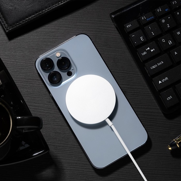 Беспроводное зарядное устройство со встроенным магнитом CHR-21, MagSafe, 15W, Type-C Беспроводное зарядное устройство со встроенным магнитом CHR-21, MagSafe, 15W, Type-C