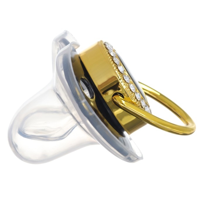 Соска - пустышка силиконовая ортодонтическая «Маленький БОСС», от 6 мес., с колпачком + держатель - цепочка, цвет черный/золото, стразы Соска - пустышка силиконовая ортодонтическая «Маленький БОСС», от 6 мес., с колпачком + держатель - цепочка, цвет черный/золото, стразы