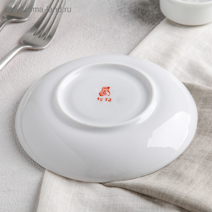 Блюдце фарфоровое &laquo;Маки красные&raquo;, d=15 см, цвет белый