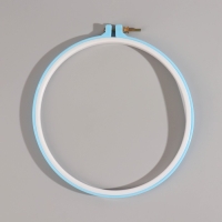 Набор для вышивания крестиком: канва без рисунка 30×20 см, нитки 10 шт, пяльцы d = 18 см, иглы 6 шт, шпульки 10 шт, цвет МИКС Набор для вышивания крестиком: канва без рисунка 30×20 см, нитки 10 шт, пяльцы d = 18 см, иглы 6 шт, шпульки 10 шт, цвет МИКС