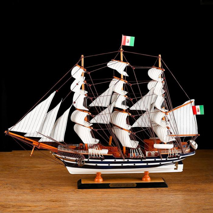 Корабль с белым дном &laquo;Мортан&raquo;