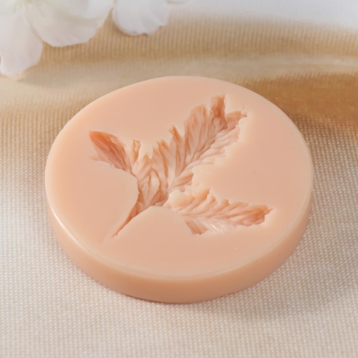 Новогодний молд силикон Новогодний молд силикон "Ветка пихты" 5,3х5,2х0,4 см