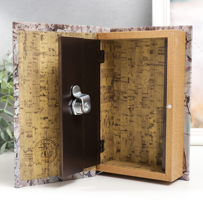 Сейф-книга дерево кожзам Сейф-книга дерево кожзам "Девушка-лето" 21х13х5 см