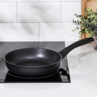 Сковорода &laquo;Традиция&raquo;, d=22 см, пластиковая ручка, антипригарное покрытие, цвет чёрный