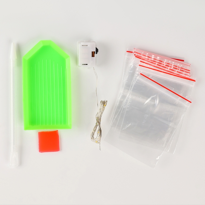 Алмазная мозаика на новый год с частичным заполнением на подрамнике «Елка у камина», 20 х 30 см, с гирляндой, новогодний набор для творчества Алмазная мозаика на новый год с частичным заполнением на подрамнике «Елка у камина», 20 х 30 см, с гирляндой, новогодний набор для творчества