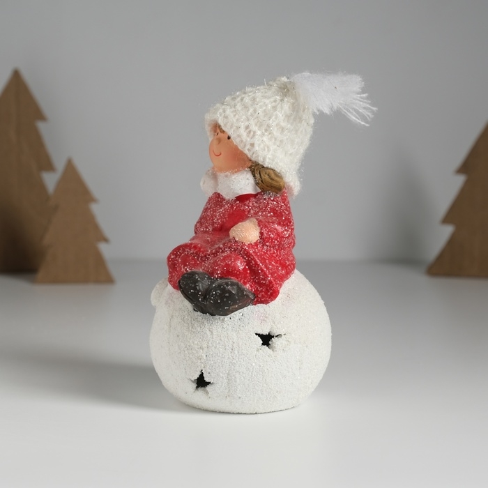 Сувенир керамика свет "Малышка-ангел в красном, на новогоднем шарике" 12,8х8,5х17 см