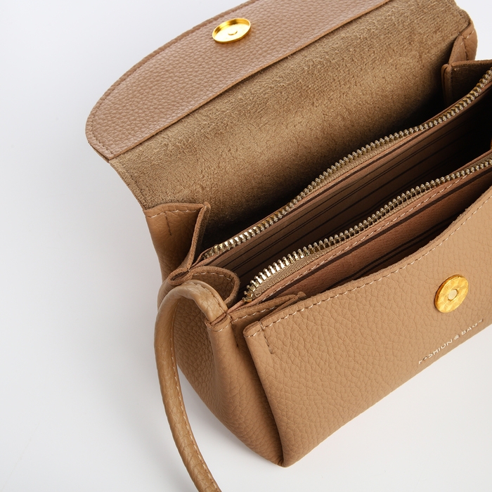 Сумка женская мессенджер на магните, цвет бежевый