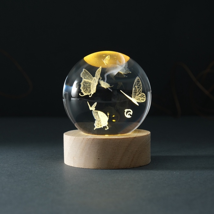Сувенир стекло подсветка Сувенир стекло подсветка "Шар. Бабочки" d=6 см подставка дерево, USB