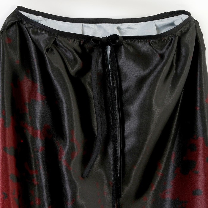 Карнавальный плащ «Увидимся в полночь» Карнавальный плащ «Увидимся в полночь»