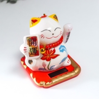 Маятник керамика "Манэки-нэко с цветком" от солнечных батарей 10х8,3х9,7 см Маятник керамика "Манэки-нэко с цветком" от солнечных батарей 10х8,3х9,7 см