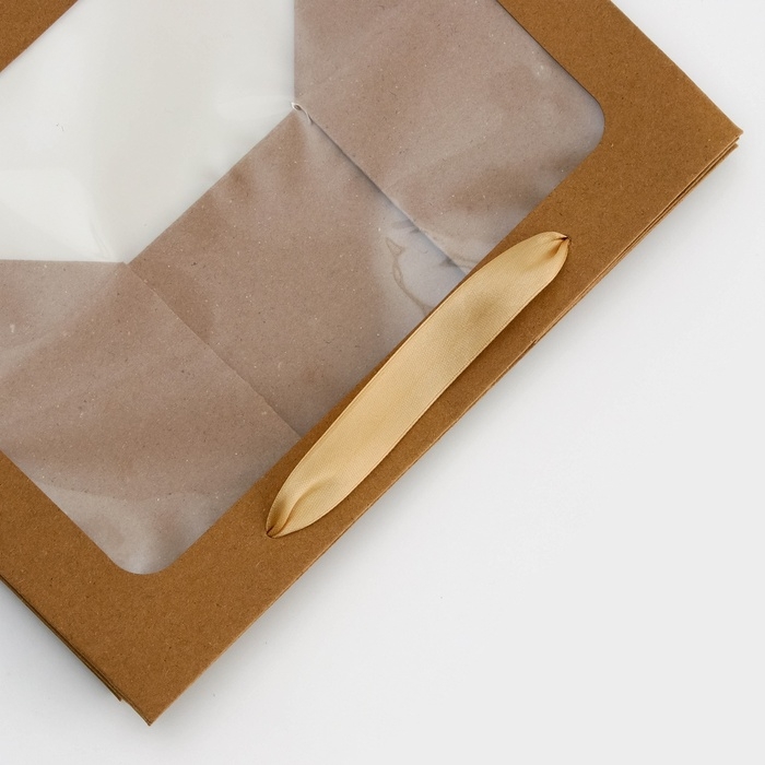 Пакет подарочный с широким дном и окном 25 х 19 х 18 см, крафт Пакет подарочный с широким дном и окном 25 х 19 х 18 см, крафт