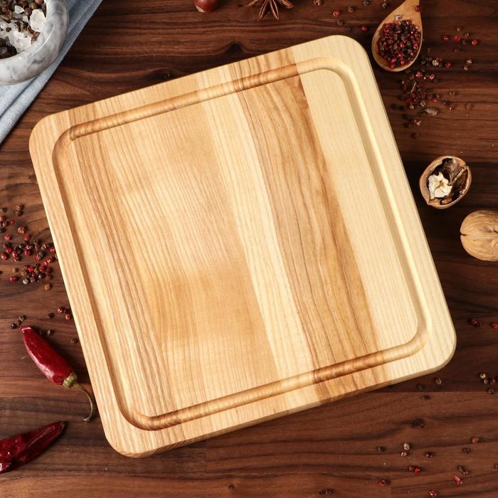 Менажница деревянная, с разделочной доской и соусником, 25х25 см, массив ясеня