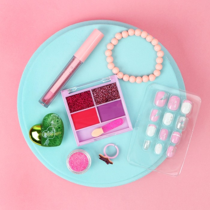 Набор детской косметики «Аниме», тени, блеск для губ, накладные ногти, глиттер, кольцо, браслет Набор детской косметики «Аниме», тени, блеск для губ, накладные ногти, глиттер, кольцо, браслет