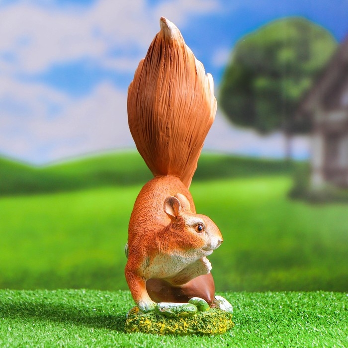 Садовая фигура Садовая фигура "Белка на большом орехе" 30х17х12см