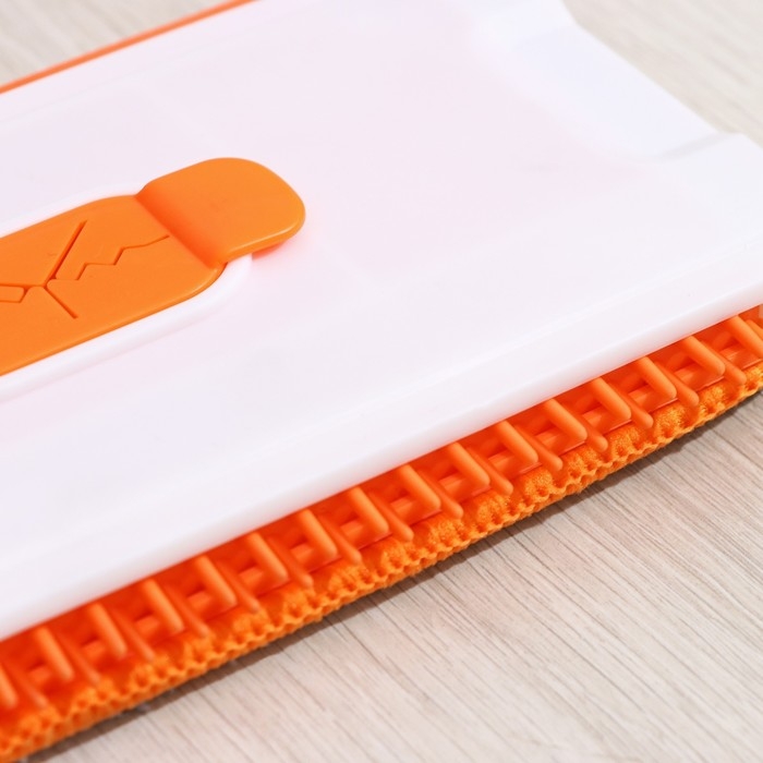 Швабра с отжимом, водосгоном и щёткой Raccoon, 2 насадки из микрофибры 50&times;11 см, стальная ручка 141 см