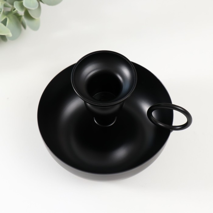 Подсвечник металл на 1 свечу с ручкой Подсвечник металл на 1 свечу с ручкой "Виток с чашей" d=2,6 см черный 10х10х8,5 см