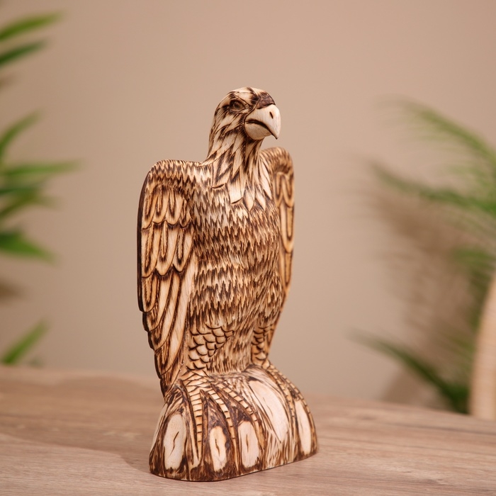 Сувенир "Ястреб" дерево 17х9х25 см