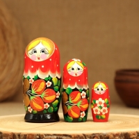 Матрёшка «Земляничка», красный платок, 3 кукольная, 10-12 см Матрёшка «Земляничка», красный платок, 3 кукольная, 10-12 см