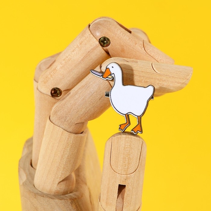 Значок деревянный &laquo;Утка с ножом&raquo;, серия мемы , 2,6 х 3,1 см