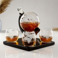 Мини-Бар Путешествия, на подставке, штоф - 1000 мл, бокалы - 250 мл, 21 х 21 х 20,5 см Мини-Бар Путешествия, на подставке, штоф - 1000 мл, бокалы - 250 мл, 21 х 21 х 20,5 см