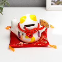 Копилка керамика "Манэки-нэко с колокольчиком, на коврике" МИКС 8х11х6,5 см Копилка керамика "Манэки-нэко с колокольчиком, на коврике" МИКС 8х11х6,5 см