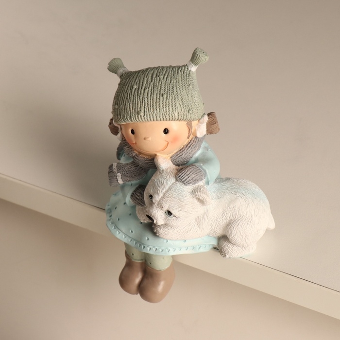 Сувенир полистоун "Малышка гладит белого медвежонка" голубой 9х7х13 см