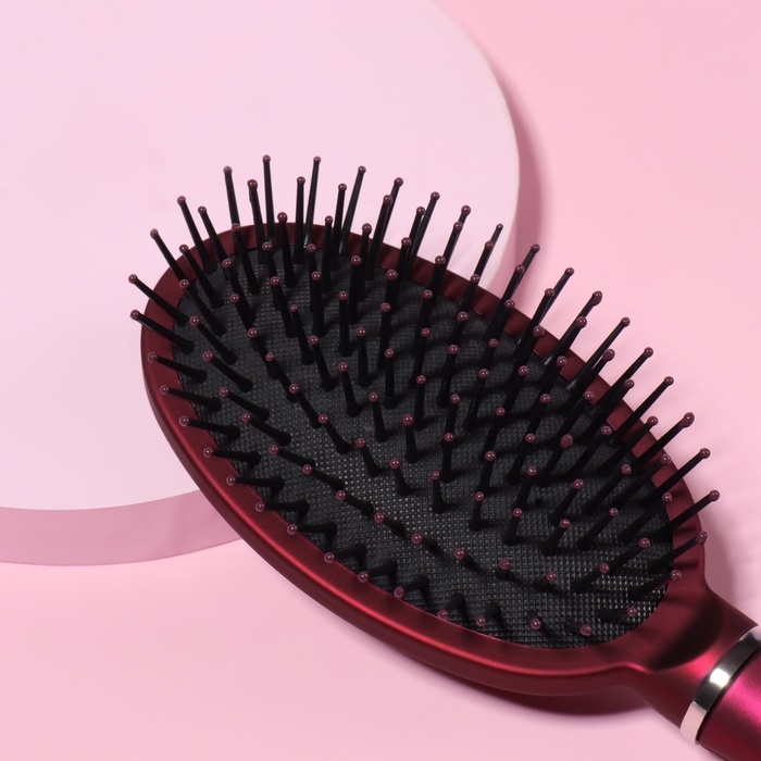 Расчёска массажная, прорезиненная ручка, 7 × 24 см, цвет фиолетовый Расчёска массажная, прорезиненная ручка, 7 × 24 см, цвет фиолетовый