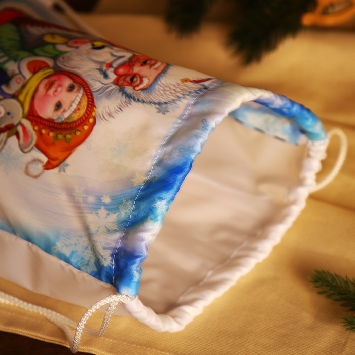 Новый год 2025. Новогодний мешок для подарков на шнурке &laquo;Дед Мороз&raquo;, цвет белый/разноцветный