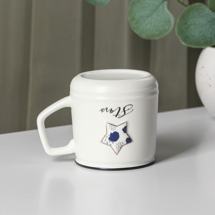 Кружка керамическая с крышкой и ложкой &laquo;Звезда&raquo;, 350 мл, цвет белый