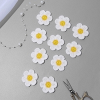 Вязаные элементы &laquo;Ромашки&raquo;, 3,4 &times; 3,4 см, 10 шт, цвет белый/жёлтый