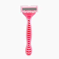 Набор одноразовых бритвенных станков, 4 шт 6 лезвий Набор одноразовых бритвенных станков, 4 шт 6 лезвий