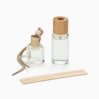 Подарочный набор: Ароматизатор для машины 10 мл. и для дома 30 мл. «Аромадиффузор: Климат», аромат сандал. Подарочный набор: Ароматизатор для машины 10 мл. и для дома 30 мл. «Аромадиффузор: Климат», аромат сандал.